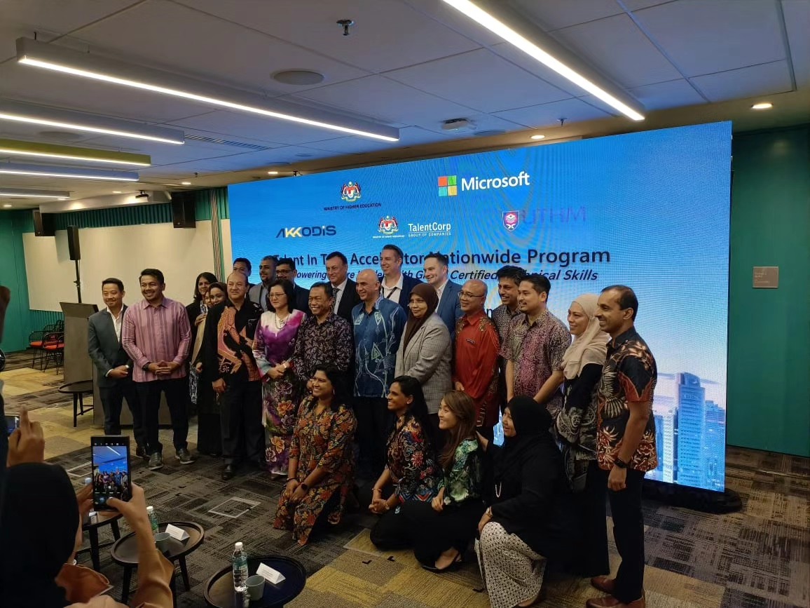 MAJLIS MENANDATANGANI MEMORANDUM PERSEFAHAMAN (MoU) ANTARA KPT DENGAN MICROSOFT MALAYSIA SDN BHD